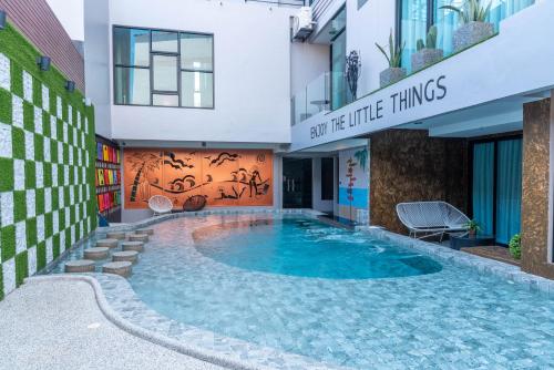 Πισίνα στο ή κοντά στο OneLoft Hotel