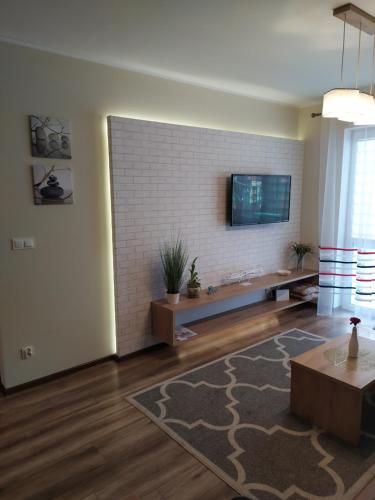 Televízia a/alebo spoločenská miestnosť v ubytovaní Modern
