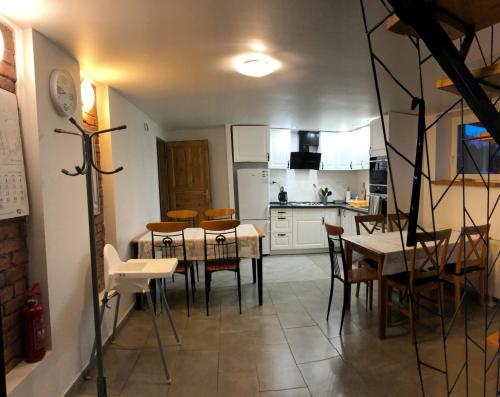 a kitchen and dining room with a table and chairs at Dom Tkacki - Apartamenty - Pokoje - Jacuzzi in Kudowa-Zdrój
