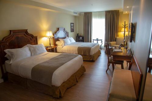 Postel nebo postele na pokoji v ubytování Hotel Brossard