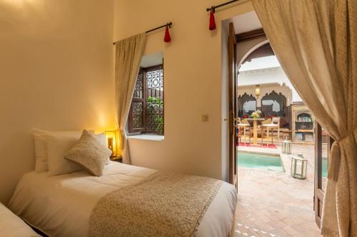 Postel nebo postele na pokoji v ubytování Riad Amin