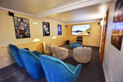 Гостиная зона в Le Héron 28pers, Malmedy- Home cinéma, balnéo, sauna, jardin