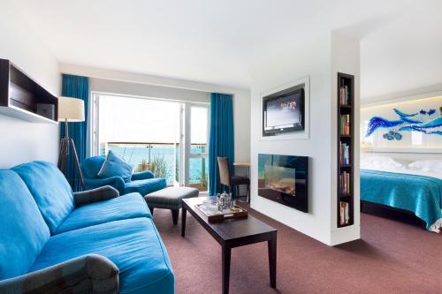 a living room filled with furniture and a tv at Cliff House Hotel in Ardmore