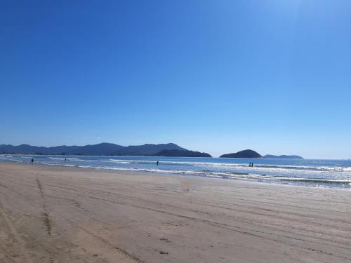 an empty beach with the ocean in the background at Casa na praia da Pinheira in Palhoça