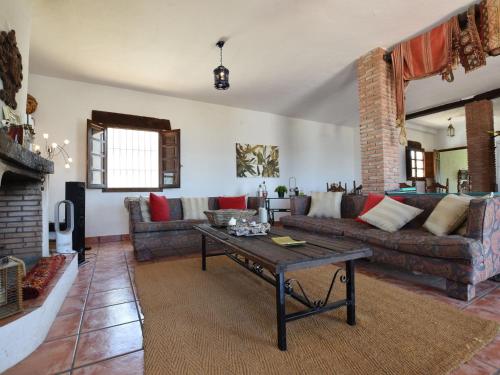 Χώρος καθιστικού στο Holiday Home in Almogía with Mountain Views