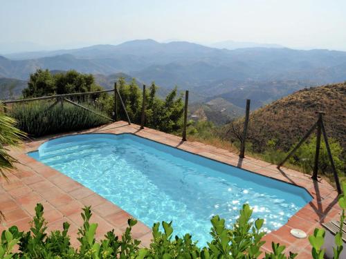 Swimming pool sa o malapit sa Mountain-view Holiday Home in Almogía
