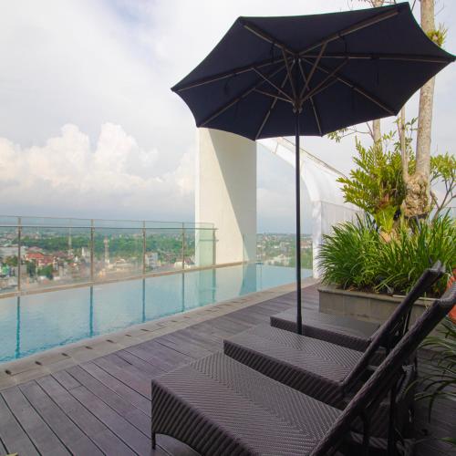 Πισίνα στο ή κοντά στο The Cabin Apartment Uttara