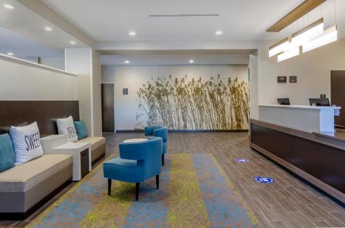 Χώρος καθιστικού στο MainStay Suites Great Falls Airport