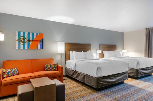 Ένα ή περισσότερα κρεβάτια σε δωμάτιο στο MainStay Suites Great Falls Airport