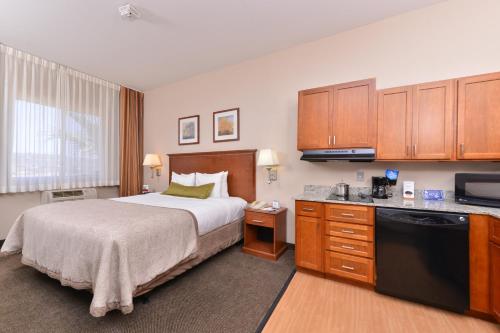Candlewood Suites San Diego, an IHG Hotel Image