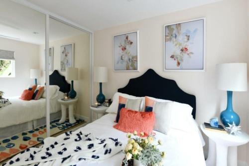 Ένα ή περισσότερα κρεβάτια σε δωμάτιο στο Luxury Cardiff by-the-Sea Ocean View Parkhouse