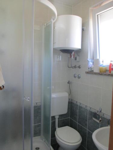 Ένα μπάνιο στο Apartment JULIJA 1