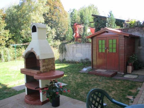 Κήπος έξω από το Apartment JULIJA 1