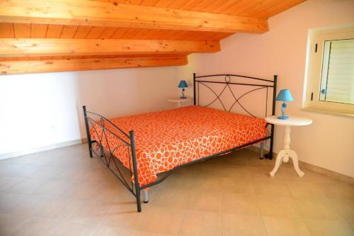 a bedroom with a bed and a wooden ceiling at Jonico Guest house .. calabria in Montegiordano
