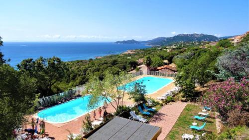 Casa di Toro Maison 4 pièces, vue panoramique, piscine, climatisation, près de Palombaggia