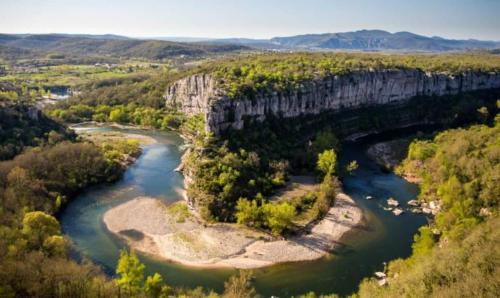 an aerial view of a river in a canyon at Le gîte de Marguerite in Chauzon