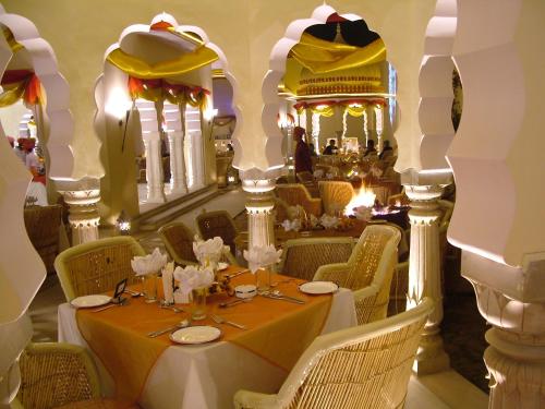 a dining room with a table and a mirror at Hotel Castle Mandawa in Mandāwa