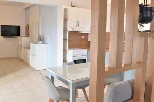 a kitchen and dining room with a table and chairs at Notos Villas in Frangokastello