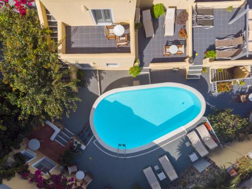 an overhead view of a swimming pool in a building at Ersi Villas in Firostefani