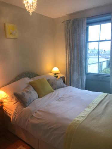 Giường trong phòng chung tại Church Street Homestay