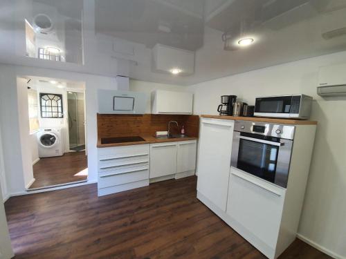 a kitchen with white cabinets and a counter top at Handwerkerwohnung - Monteurunterkunft in Crumstadt