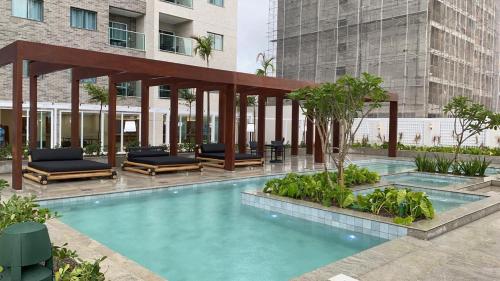 basen w środku budynku w obiekcie Salinas Exclusive resort w mieście Salinópolis