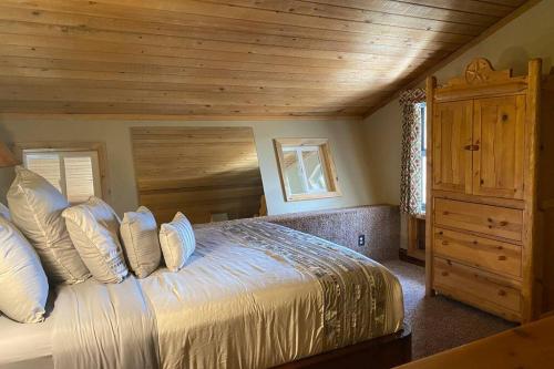 a bedroom with a large bed with a wooden ceiling at Best creek view and mountain view in town. Unbeatable location in Vail