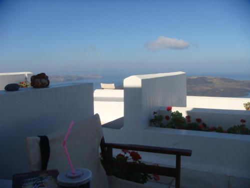 a view of the ocean from the balcony of a house at NEOKLASSIKO KOUKOULI in Fira