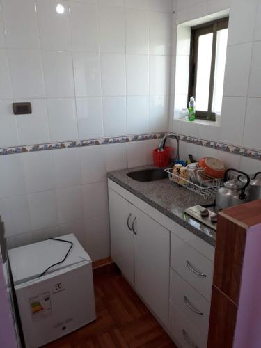Virtuvė arba virtuvėlė apgyvendinimo įstaigoje Hospedaje Los Abuelos