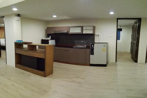 Kuchyň nebo kuchyňský kout v ubytování Arcadia Maephim Serviced Apartments