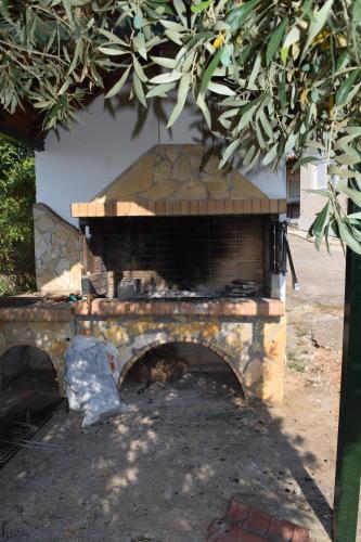 a large brick oven with a pizzaasteryasteryasteryasteryasteryasteryasteryasteryastery at Villa Alexandros in Koroni
