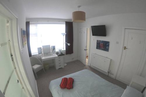 Gallery image of Seven Seas Beach Retreat Studio Flat in Birchington