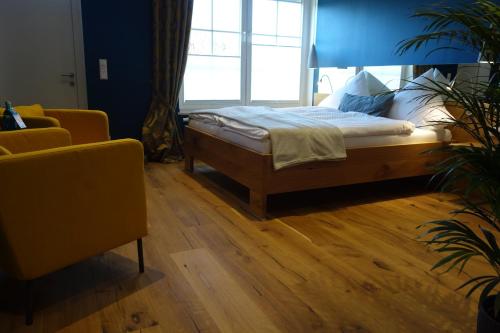 a bedroom with a bed and a window at Hotel & Restaurant Venner Moor in Senden