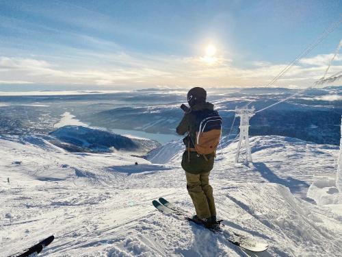 a man standing on top of a snow covered mountain at Hotell Åre Fjällsätra in Undersåker