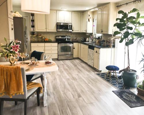 a kitchen with white cabinets and a table with a potted plant at Villa Sierra in Sonora