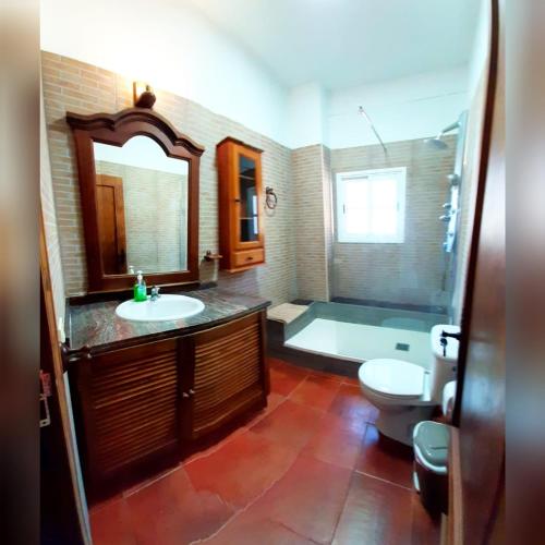 a bathroom with a tub and a sink and a toilet at Vista Guapa in Frontera