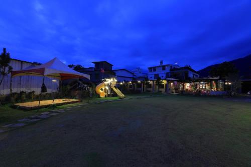 a night view of a playground with a slide at Jiang's B&B 江院子庭園民宿 in Jian