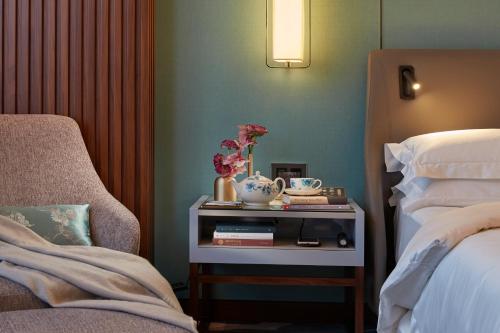 Ένα ή περισσότερα κρεβάτια σε δωμάτιο στο Mandarin Oriental Wangfujing, Beijing