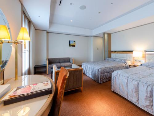 Llit o llits en una habitació de Hotel Crown Palais Kobe