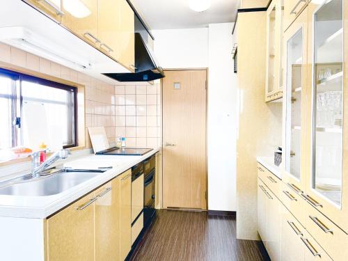 Dapur atau dapur kecil di OUCHI HOTEL SUITE Temma