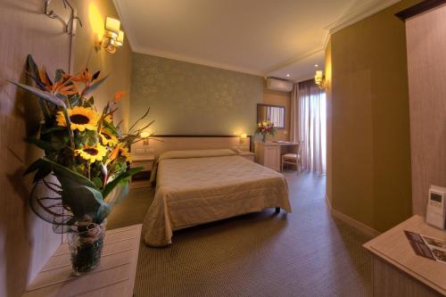 Кровать или кровати в номере Hotel Galileo