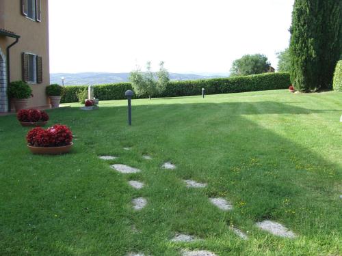 Taman di luar Bio Agriturismo Il Torrione