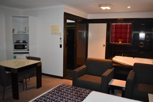 Kuchyň nebo kuchyňský kout v ubytování Roundhouse Motel