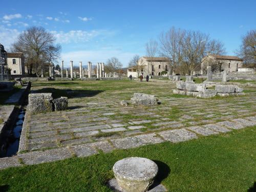 a field with some ruins in the grass at Nelle Stanze Del Matese in Boiano
