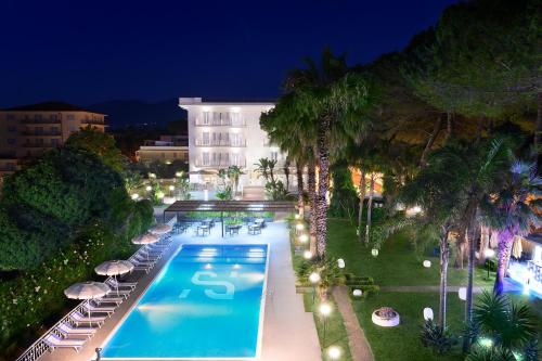 The swimming pool at or close to Hotel Sogaris