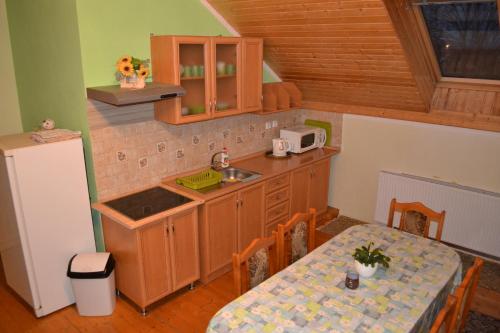 Kuchyňa alebo kuchynka v ubytovaní Ubytovanie Marta Kováčová