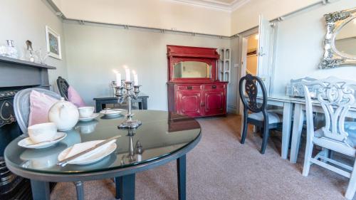 Dapur atau dapur kecil di Trefoil Guest House