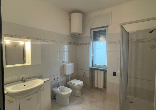A bathroom at HOME SALENTO