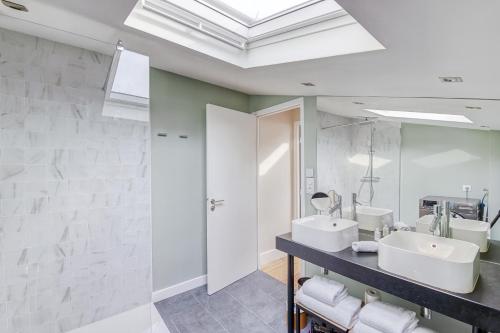 Bilik mandi di Appartements Emile Fourcand -Your Bordeaux Home
