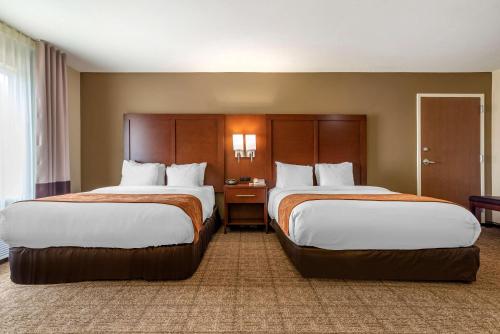 Кровать или кровати в номере Comfort Suites Niceville Near Eglin Air Force Base